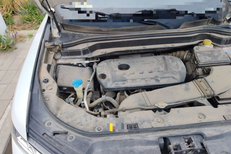 Used Haval H6 2017 Red Label 2.0T Automatic Two-Wheel Drive ZhiShang Model Engine Bay Right
