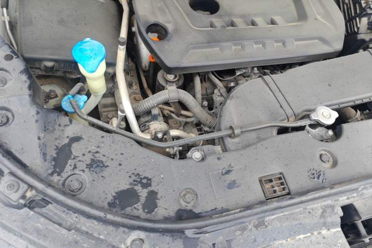Used Haval H6 2017 Blue Label 2.0T Automatic Two-Wheel Drive Smart Edition Engine Bay Right