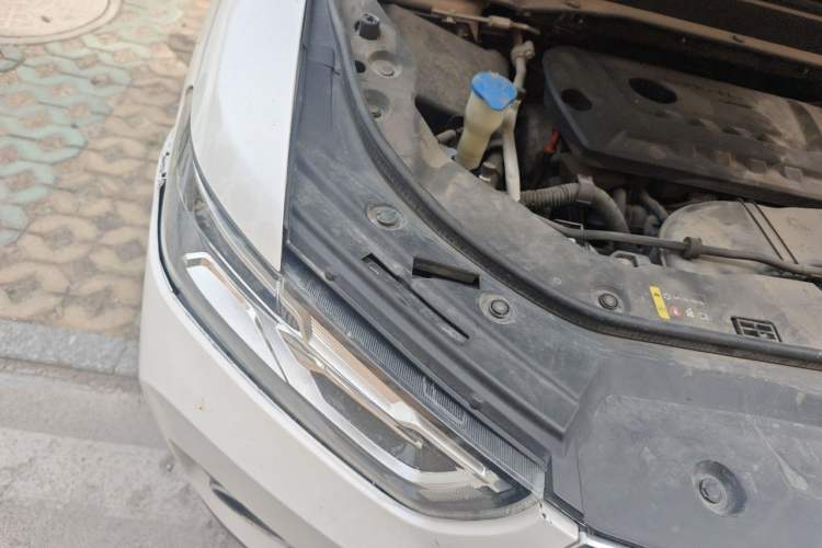 Used Haval H6 2017 Red Label 2.0T Automatic Two-Wheel Drive ZhiShang Model Engine Bay Right