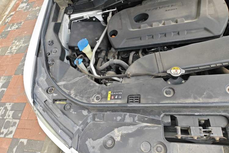 Used Haval H6 2017 Red Label 2.0T Automatic Two-Wheel Drive ZhiShang Model Engine Bay Right