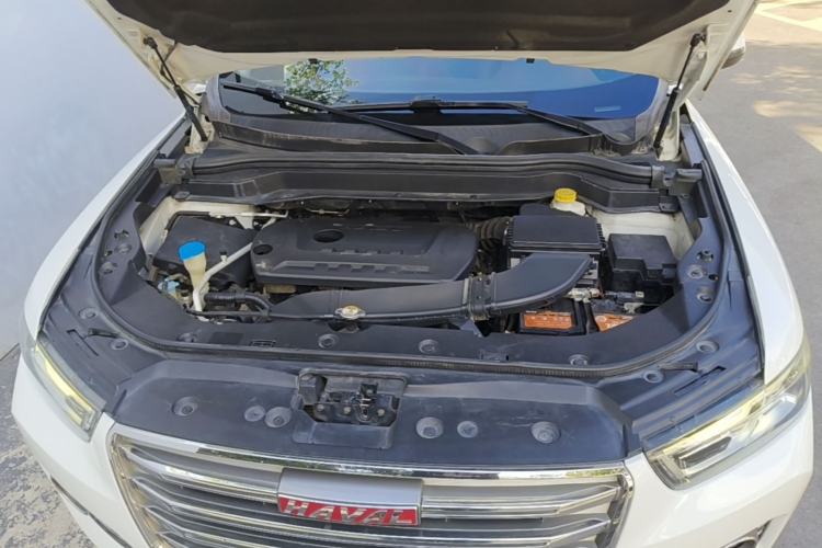 Used Haval H6 2017 Red Label 2.0T Automatic Two-Wheel Drive ZhiShang Model Engine Bay