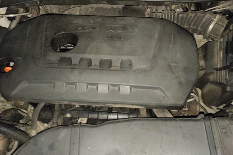 Used Haval H6 2017 Red Label 2.0T Automatic Two-Wheel Drive ZhiShang Model Engine Bay