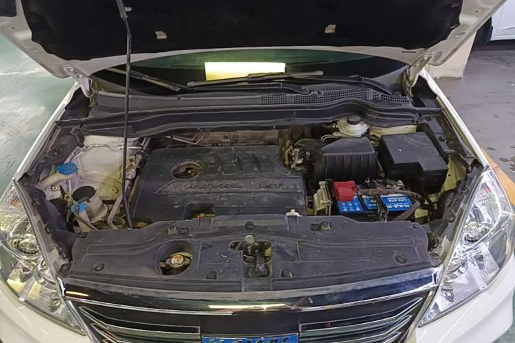 Used Haval H6 2017 Classic Edition 1.5T Manual Two-Wheel Drive Elite Model Engine Bay