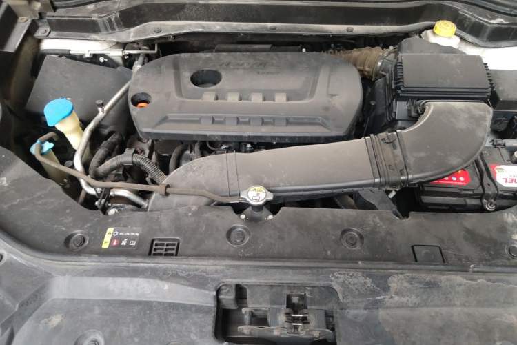 Used Haval H6 2017 Red Label 2.0T Automatic Two-Wheel Drive ZhiShang Model Engine Bay