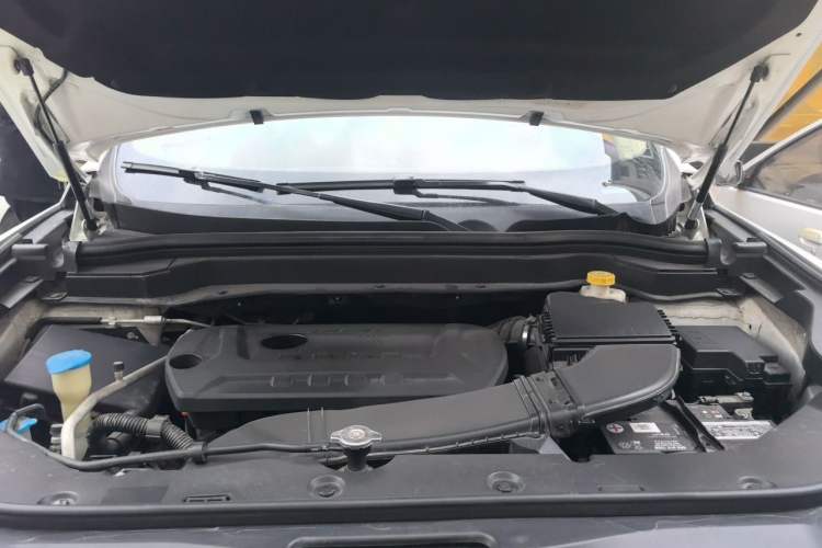 Used Haval H6 2017 Red Label 2.0T Automatic Two-Wheel Drive ZhiShang Model Engine Bay