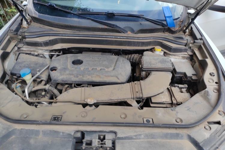 Used Haval H6 2017 Red Label 2.0T Automatic Two-Wheel Drive ZhiShang Model Engine Bay
