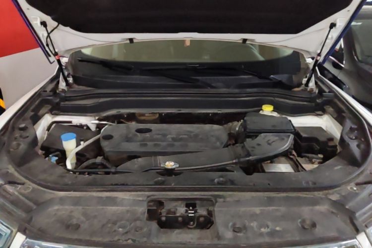 Used Haval H6 2017 Red Label 2.0T Automatic Two-Wheel Drive ZhiShang Model Engine Bay