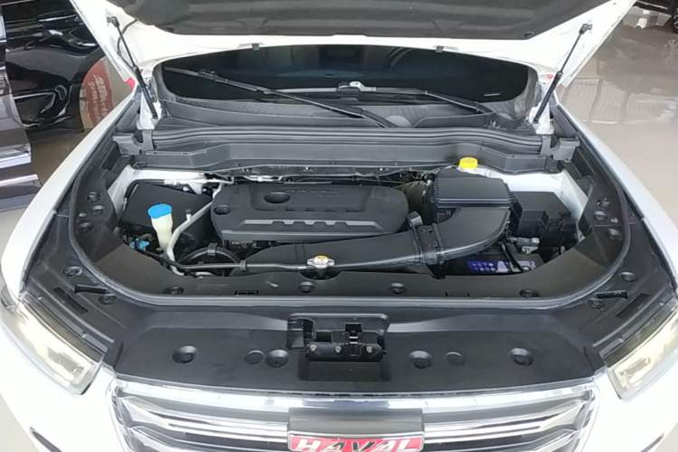 Used Haval H6 2017 Red Label 2.0T Automatic Two-Wheel Drive ZhiShang Model Engine Bay