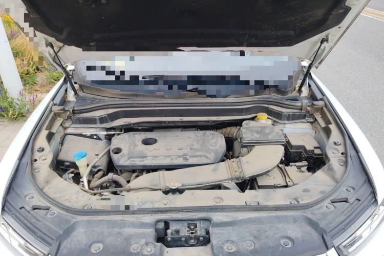 Used Haval H6 2017 Red Label 2.0T Automatic Two-Wheel Drive ZhiShang Model Engine Bay