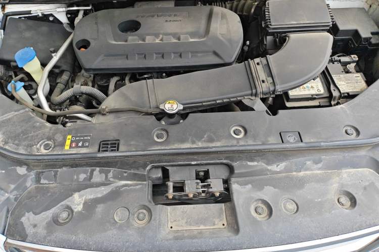 Used Haval H6 2017 Red Label 2.0T Automatic Two-Wheel Drive ZhiShang Model Engine Bay