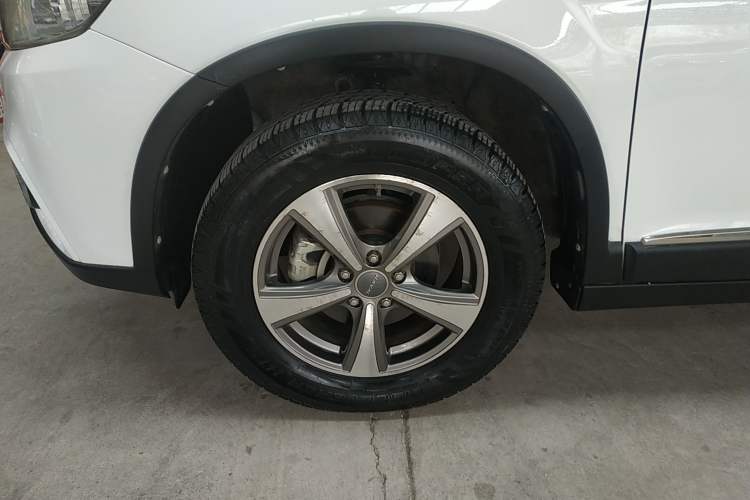 Used Haval H6 2017 Red-Label Sport Edition 1.5T Manual Two-Wheel Drive Elite Model Exterior 1