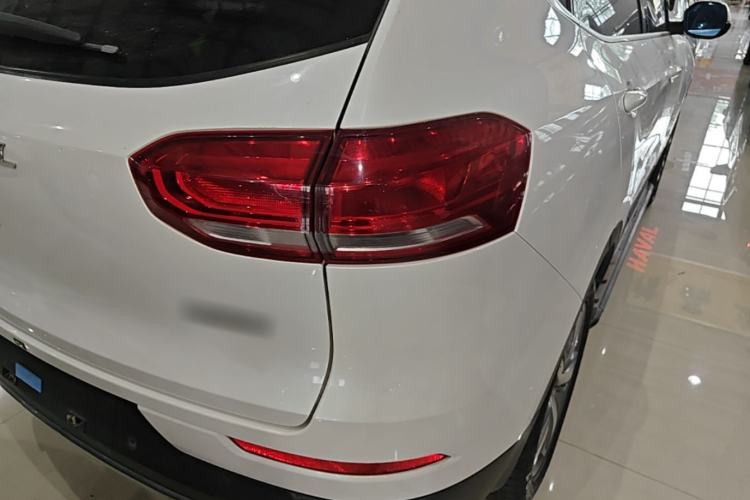 Used Haval H6 2017 Red-Label 1.3T Automatic Two-Wheel Drive ZhiShang Model Exterior 3
