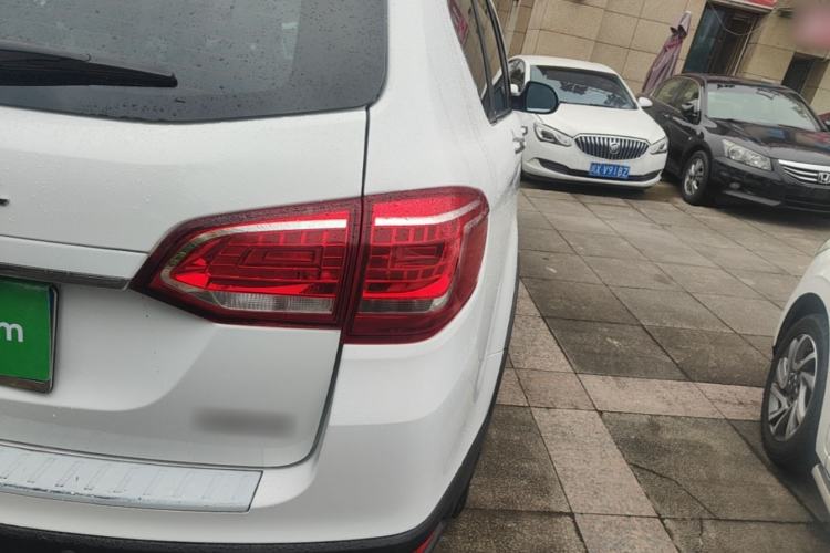 Used Haval H6 2017 Red-Label Sport Edition 1.5T Manual Two-Wheel Drive Elite Model Exterior 3