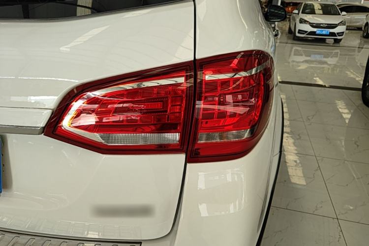 Used Haval H6 2017 Red-Label Sport Edition 1.5T Manual Two-Wheel Drive Elite Model Exterior 3