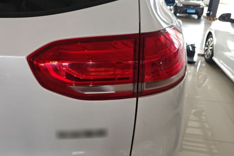 Used Haval H6 2017 Red-Label 1.3T Automatic Two-Wheel Drive ZhiShang Model Exterior 3