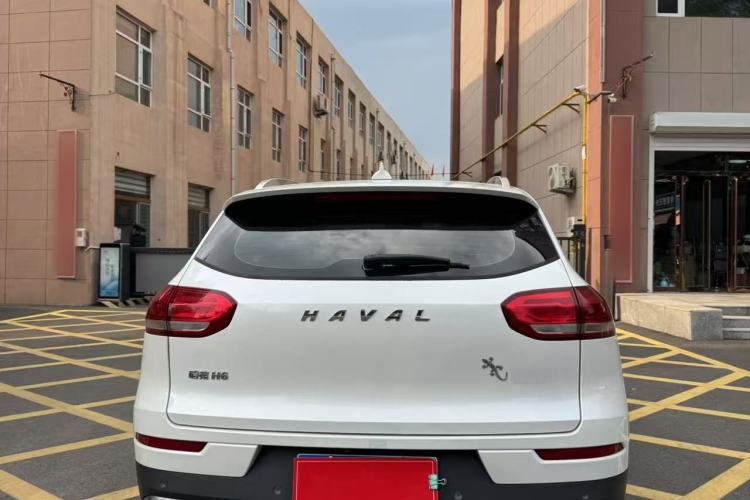 Used Haval H6 2017 Red-Label 1.3T Automatic Two-Wheel Drive ZhiShang Model Exterior 4