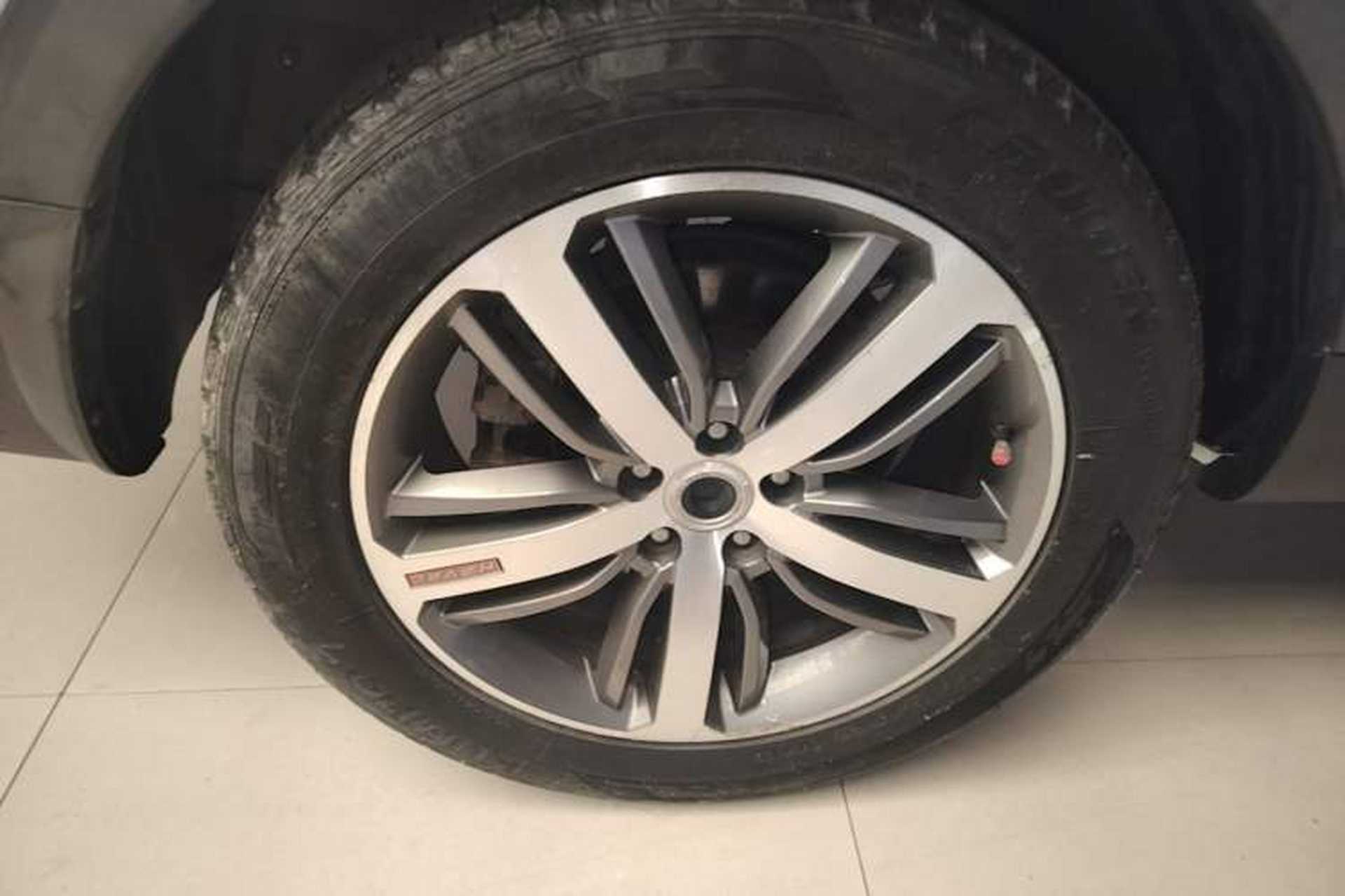 Used Haval H6 2017 Red Label 2.0T Automatic Two-Wheel Drive ZhiShang Model Exterior 5