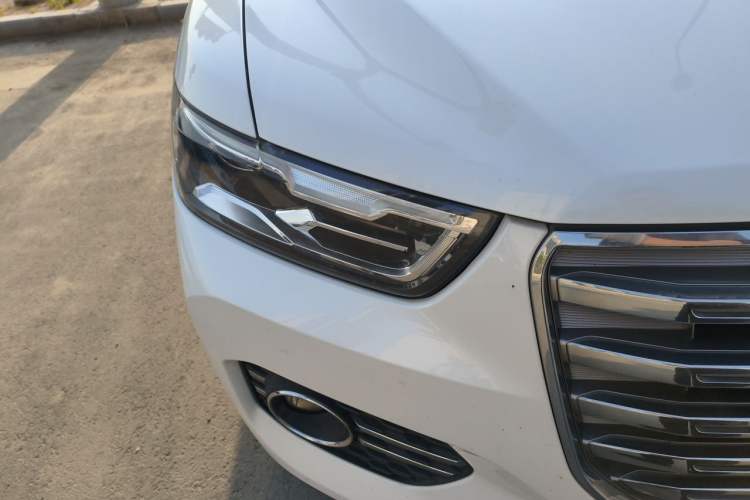 Used Haval H6 2017 Red Label 2.0T Automatic Two-Wheel Drive ZhiShang Model Exterior 6