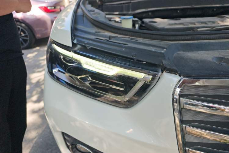 Used Haval H6 2017 Red Label 2.0T Automatic Two-Wheel Drive ZhiShang Model Exterior 6