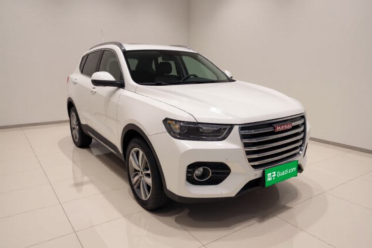 Used Haval H6 2017 Red Label 2.0T Automatic Two-Wheel Drive ZhiShang Model Front Right 45 Deg