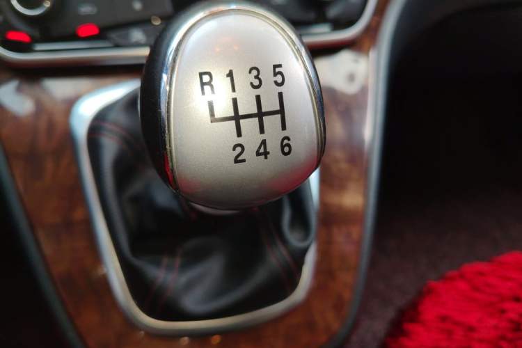 Used Haval H6 2017 Red-Label Sport Edition 1.5T Manual Two-Wheel Drive Elite Model Gear Lever