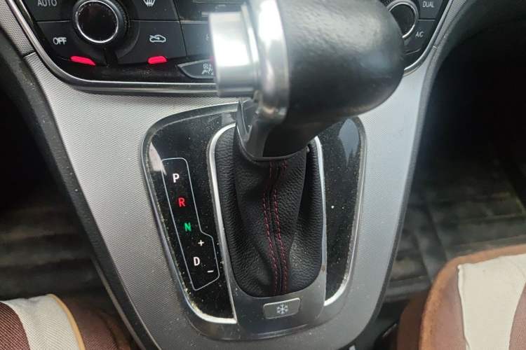 Used Haval H6 2017 Red-Label Sport Edition 1.5T Automatic Two-Wheel Drive Luxury Model Gear Lever