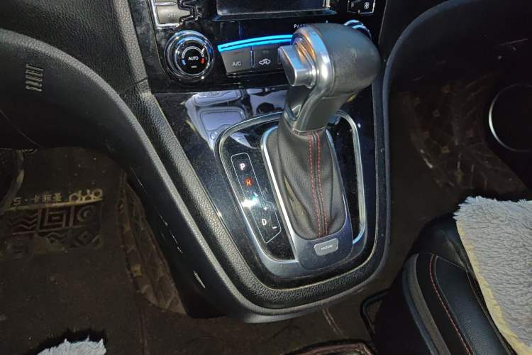 Used Haval H6 2017 Classic Edition 1.5T Automatic Two-Wheel Drive Elite Model Gear Lever