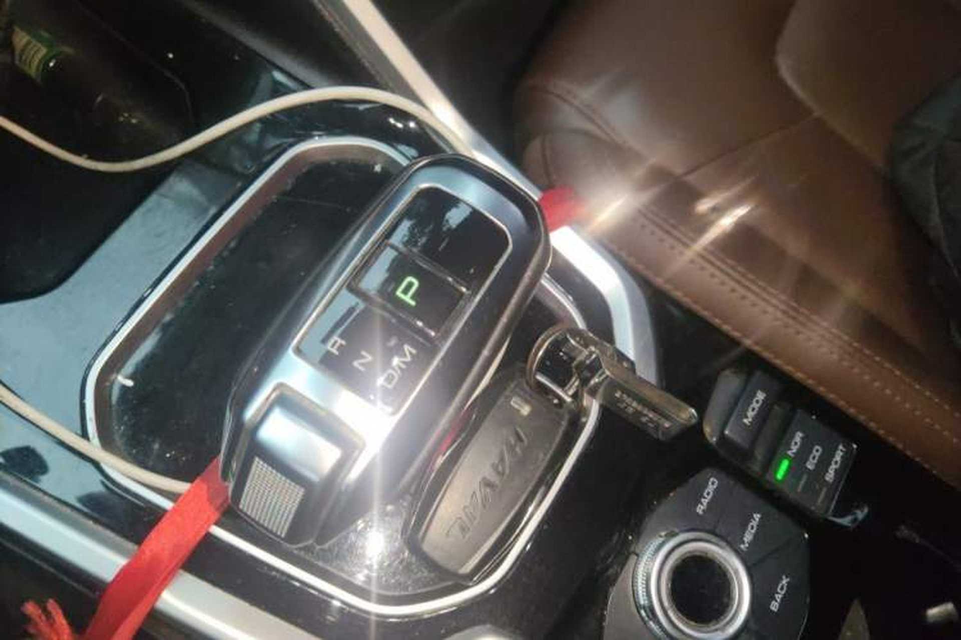Used Haval H6 2017 Red Label 2.0T Automatic Two-Wheel Drive ZhiShang Model Gear Lever