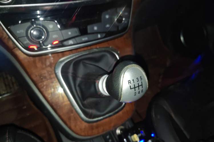 Used Haval H6 2017 Red-Label Sport Edition 1.5T Manual Two-Wheel Drive Elite Model Gear Lever