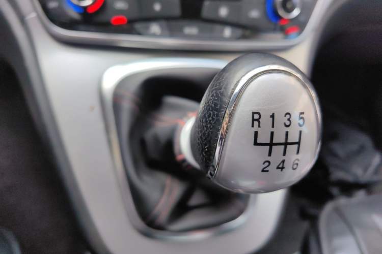 Used Haval H6 2017 Blue Label Sport Edition 1.5T Manual Two-Wheel Drive Elite Model Gear Lever
