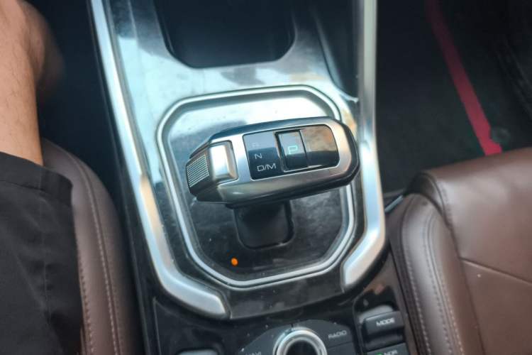 Used Haval H6 2017 Red Label 2.0T Automatic Two-Wheel Drive ZhiShang Model Gear Lever