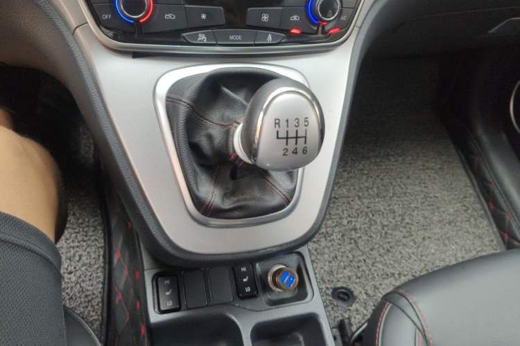 Used Haval H6 2017 Blue Label Sport Edition 1.5T Manual Two-Wheel Drive Elite Model Gear Lever
