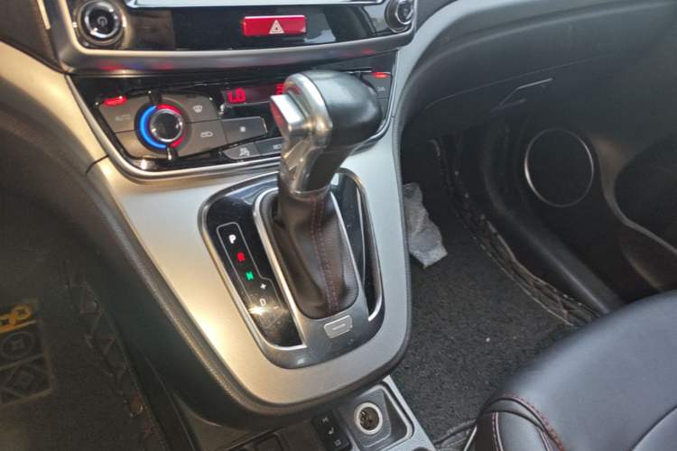 Used Haval H6 2017 Revised Blue-Label Sport Version 1.5T Automatic Two-Wheel Drive Luxury Trim Gear Lever