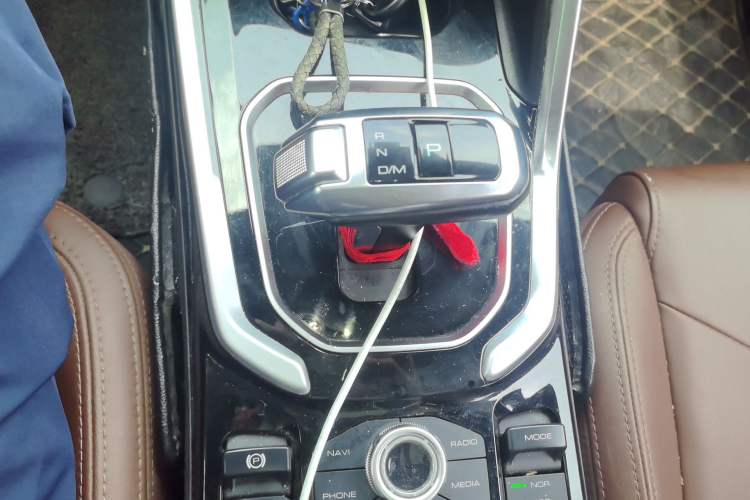 Used Haval H6 2017 Red-Label 2.0T Automatic Two-Wheel Drive Leading Edition Gear Lever