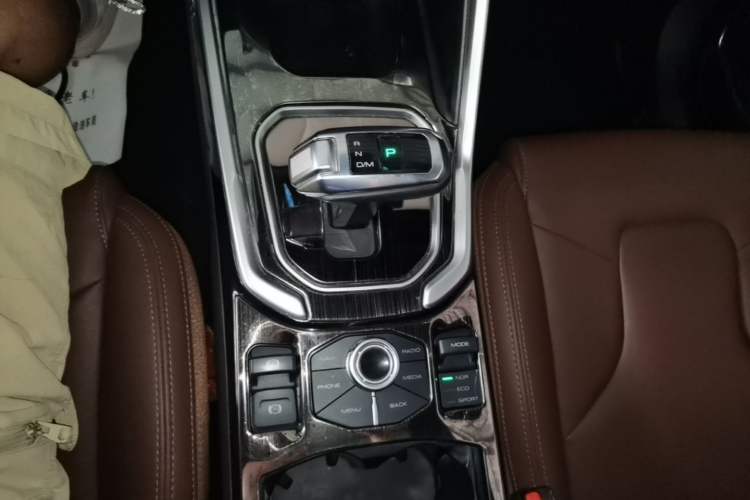Used Haval H6 2017 Blue Label 2.0T Automatic Two-Wheel Drive Leading Model Gear Lever