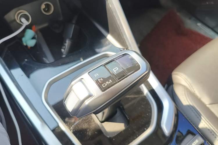 Used Haval H6 2017 Red Label 2.0T Automatic Two-Wheel Drive ZhiShang Model Gear Lever