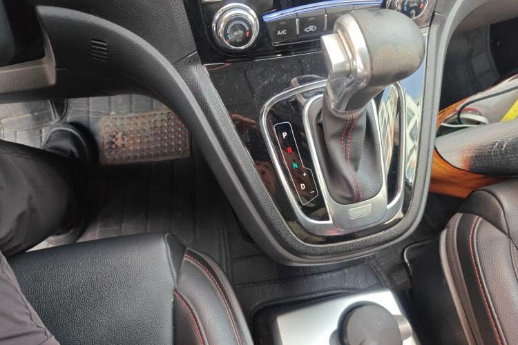 Used Haval H6 2017 Classic Edition 1.5T Automatic Two-Wheel Drive Elite Model Gear Lever