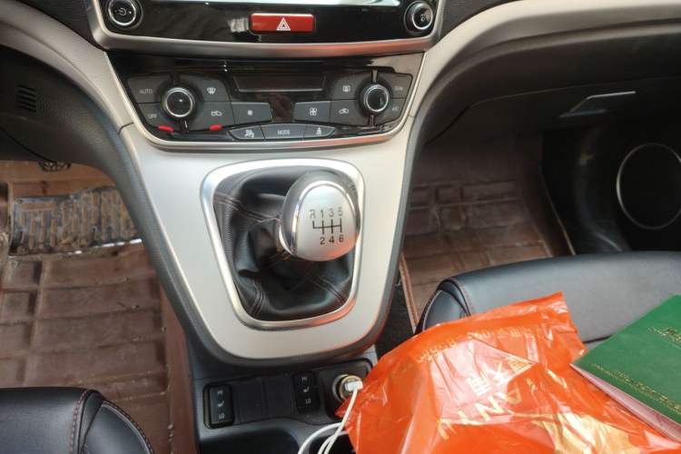 Used Haval H6 2017 Blue Label Sport Edition 1.5T Manual Two-Wheel Drive Elite Model Gear Lever