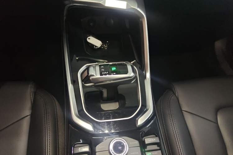 Used Haval H6 2017 Red Label 2.0T Automatic Two-Wheel Drive ZhiShang Model Gear Lever