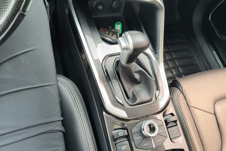 Used Haval H6 2017 Blue Label 1.5T Automatic Two-Wheel Drive ZhiShang Model Gear Lever