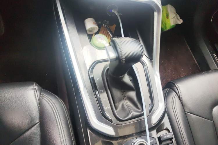 Used Haval H6 2017 Blue Label 1.5T Automatic Two-Wheel Drive ZhiShang Model Gear Lever