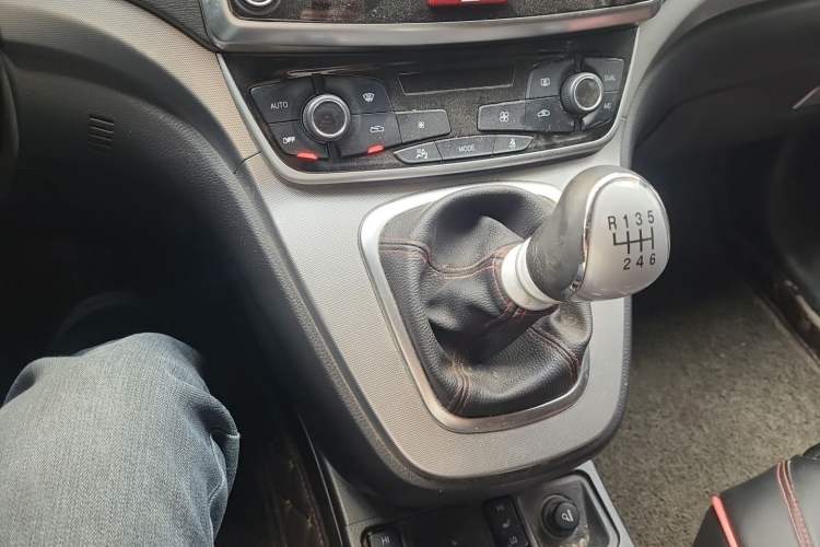 Used Haval H6 2017 Blue Label Sport Edition 1.5T Manual Two-Wheel Drive Elite Model Gear Lever