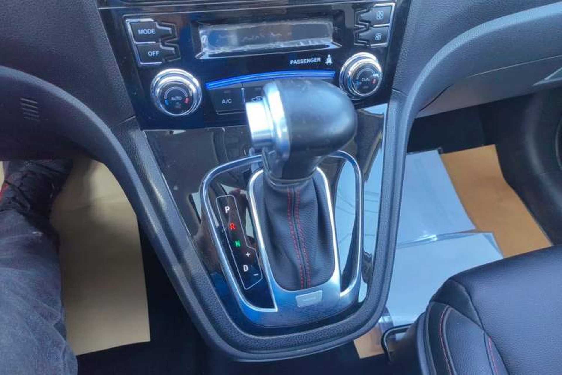 Used Haval H6 2017 Classic Edition 1.5T Automatic Two-Wheel Drive Elite Model Gear Lever