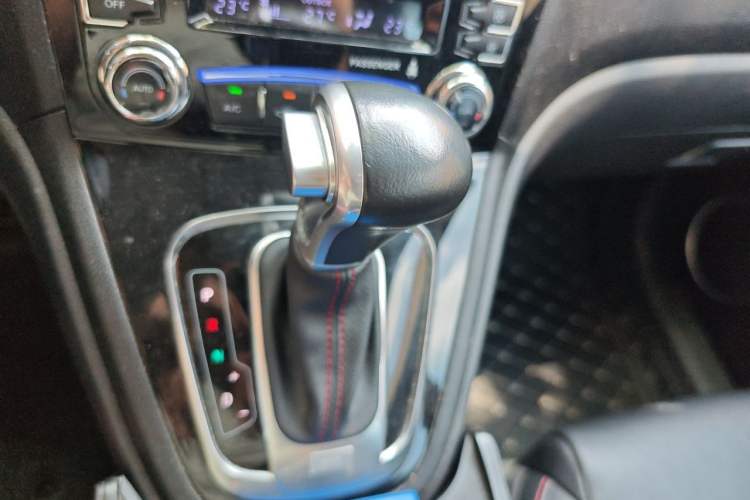 Used Haval H6 2017 Classic Edition 1.5T Automatic Two-Wheel Drive Elite Model Gear Lever