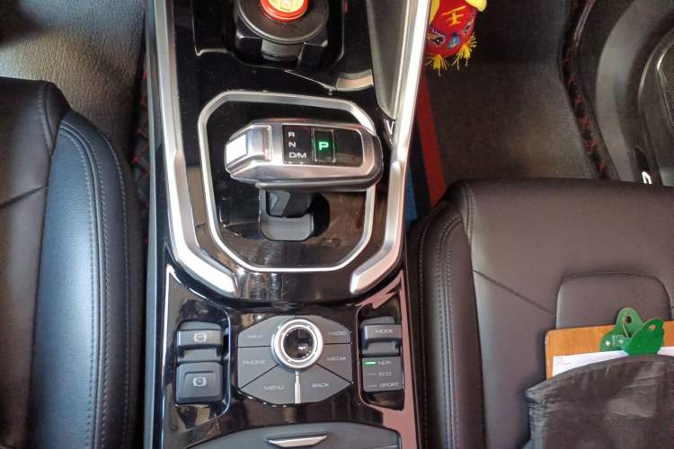 Used Haval H6 2017 Red Label 2.0T Automatic Two-Wheel Drive ZhiShang Model Gear Lever