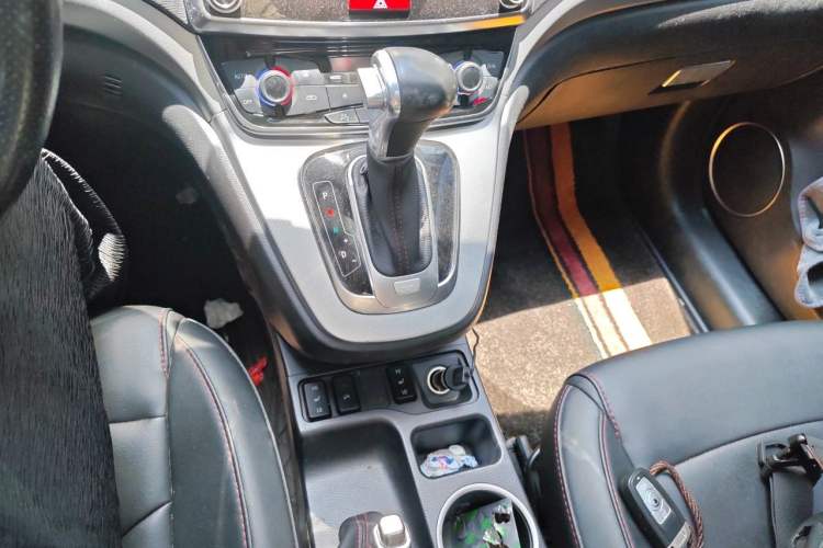 Used Haval H6 2017 Revised Blue-Label Sport Version 1.5T Automatic Two-Wheel Drive Luxury Trim Gear Lever
