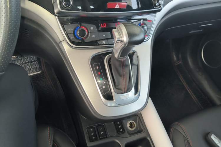 Used Haval H6 2017 Red-Label Sport Edition 1.5T Automatic Two-Wheel Drive Luxury Model Gear Lever