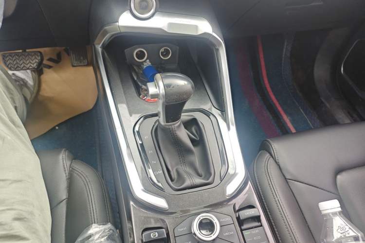 Used Haval H6 2017 Blue Label 1.5T Automatic Two-Wheel Drive ZhiShang Model Gear Lever