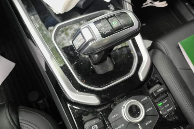 Used Haval H6 2017 Red Label 2.0T Automatic Two-Wheel Drive ZhiShang Model Gear Lever