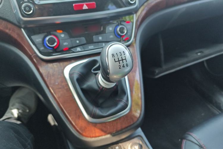 Used Haval H6 2017 Red-Label Sport Edition 1.5T Manual Two-Wheel Drive Elite Model Gear Lever